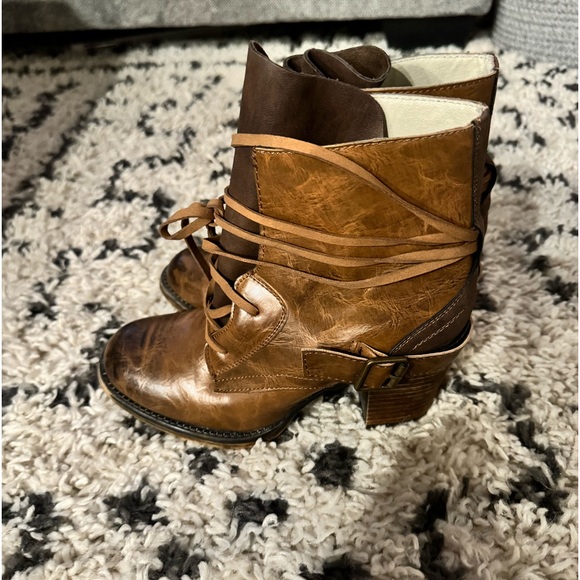 Maurice’s Boots - Picture 2 of 5